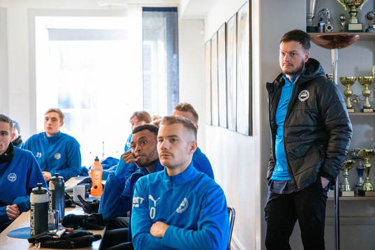 Värnamos Abdussalam Magashy och tränare Kim Hellberg