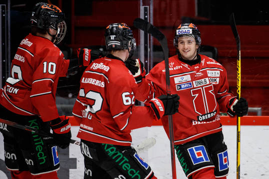 Örebros Nick Halloran jublar
