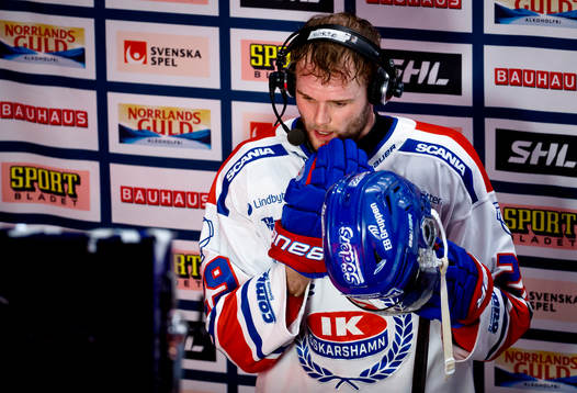 Oskarshamns Kim Rosdahl blir intervjuad