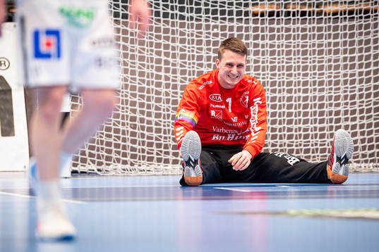 Varbergs målvakt Carl Aronius deppar