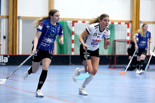 Karlstads Sanna Eriksson och Nackas Emilia Kokkonen
