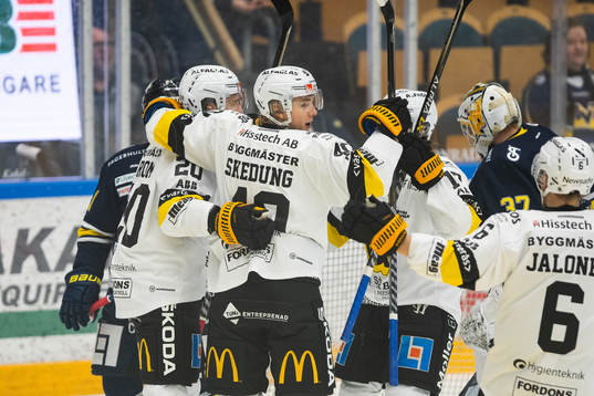 Västerås Isak Skedung jublar