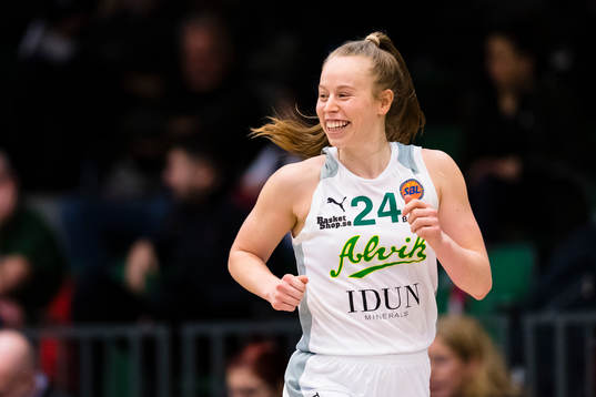 Alviks Hailey Leidel ser glad ut