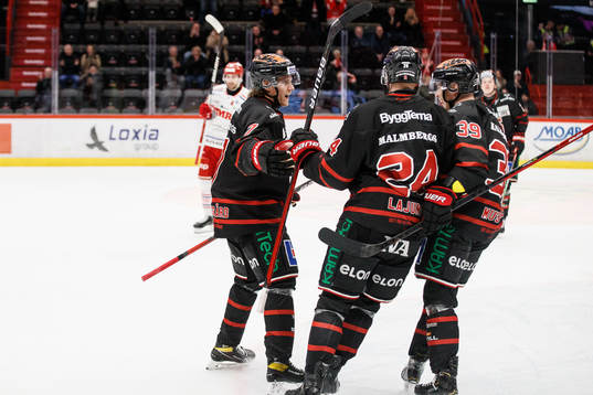 Örebros spelare jublar