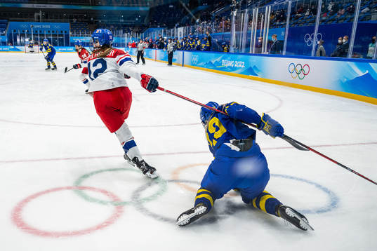 Klara Hymklarova of Czech Republic and Sara Hjalmarsson of