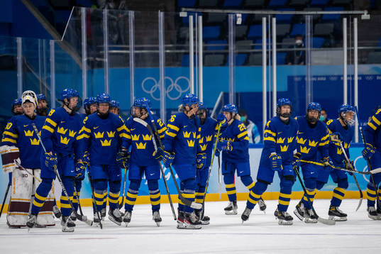 Players of Sweden looks dejected