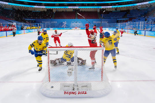 Jessica Adolfsson, goaltender Emma Söderberg and Johanna