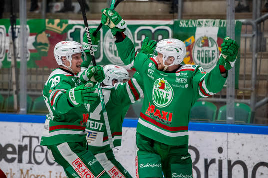 Rögles Anton Bengtsson och Ted Brithén jublar