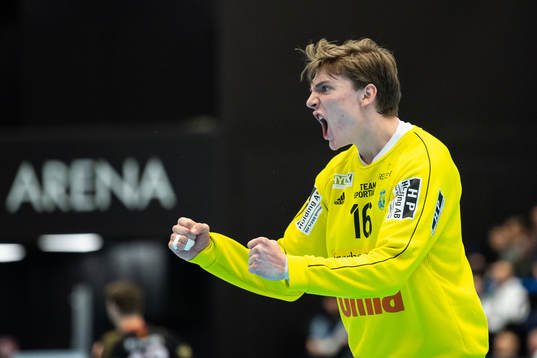 Ystads IFs målvakt Erik Hvenfelt jublar