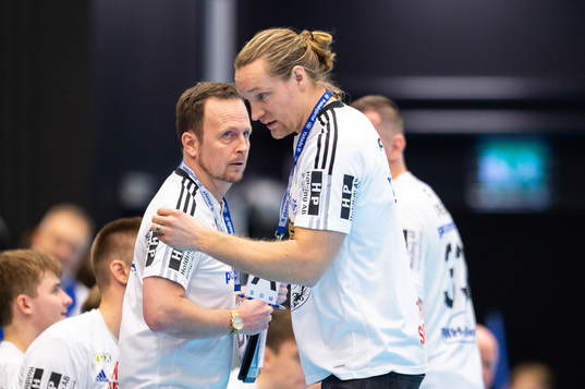 Ystads IFs tränare Oscar Carlén och assisterande tränare