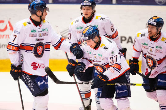 Växjös Glenn Gustafsson jublar