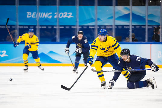 Pontus Holmberg of Sweden and Valtteri Kemilainen of