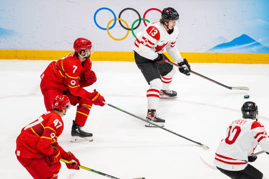 Jieke Kailiaosi of China and Kent Johnson of Canada in an
