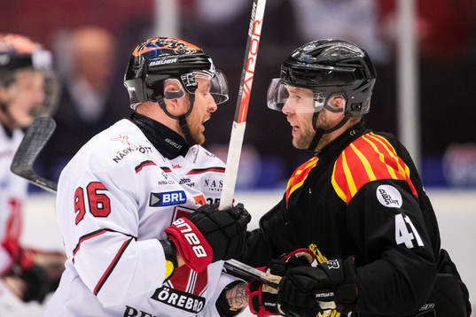 Örebros Robin Kovacs och Brynäs Greg Scott