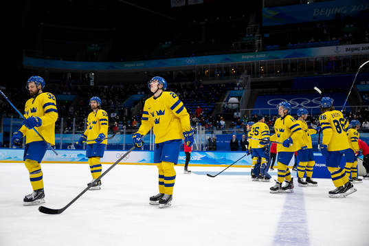 Players of Sweden look dejected