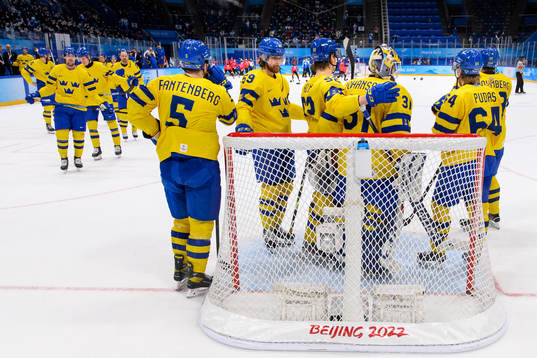 The players of Sweden look dejected
