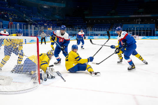 Goaltender Lars Johansson and Christian Folin against Juraj