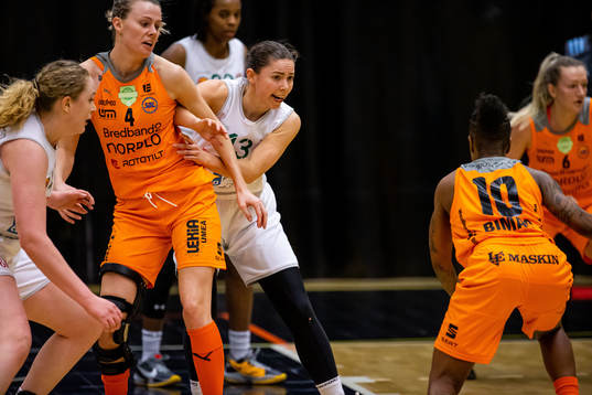 Umeås Sandra Hansson och IK Eos Karoline Teigland