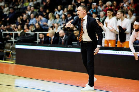 Norrköpings tränare Mikko Riipinen reagerar