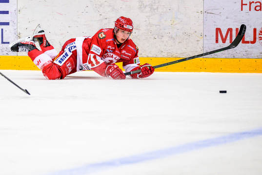 Troja/Ljungbys Victor Öhman faller