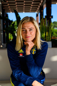 Fridolina Rolfö pose for a portrait