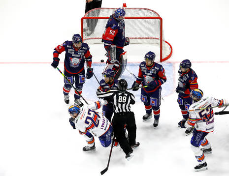 Situationen vid mål 0-2 som gav matchstraff för