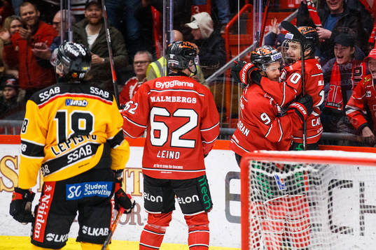 Örebros Leo Carlsson jublar