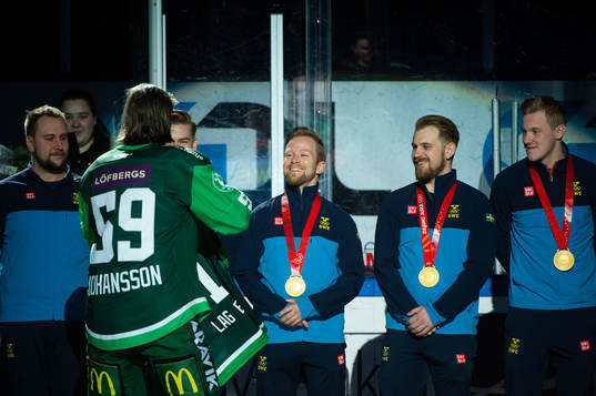 Lag Edin hyllas för OS guldmedaljen med Linus Johansson