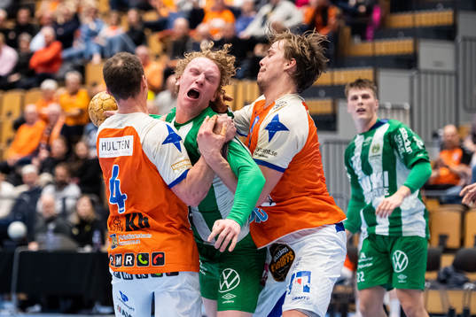 Kristianstads Marcus Olsson och Hampus Henningsson stoppar