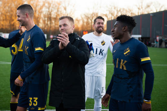 s Sebastian Larsson jublar