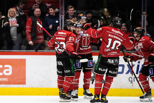 Örebros Robert Leino jublar