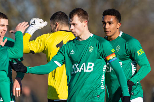 Brages spelare jublar