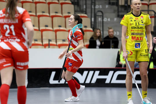 Pixbos Caroline Adelöw ökar på till 2-0