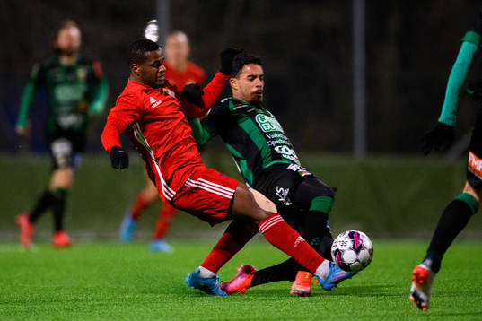 Östers Manasse Kusu och Varbergs Eliton Pardinho Toreta