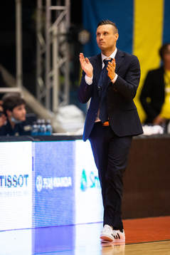 Head coach Ludwig Degernäs of Sweden