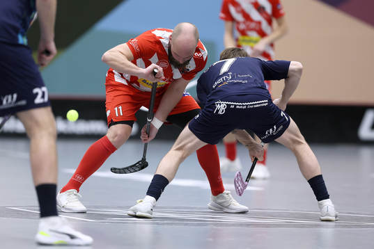 Pixbos Martin Östholm och Mullsjös Kim Ganevik