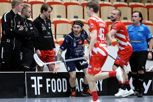 Mullsjös Jimmie Pettersson och Pixbos Martin Ojaniemi