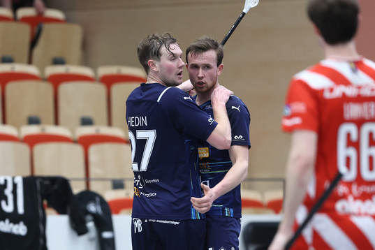 Mullsjös Anton Hedin och Simon Karlsson jublar