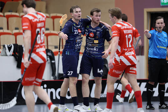 Mullsjös Anton Hedin och Simon Karlsson jublar