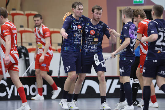 Mullsjös Anton Hedin och Simon Karlsson jublar