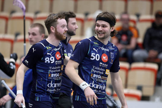 Mullsjös Johan Nygårdh och Isak Hall jublar