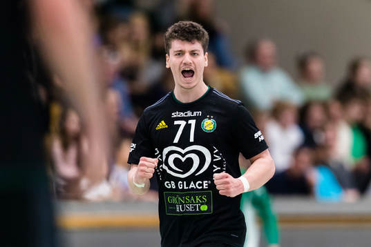 Sävehofs Elias Ellefsen Á Skipagøtu jublar