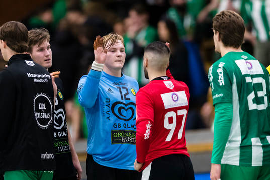 Sävehofs målvakt Simon Möller tackar Hammarbys målvakt
