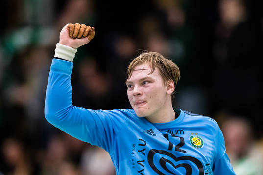 Sävehofs målvakt Simon Möller jublar