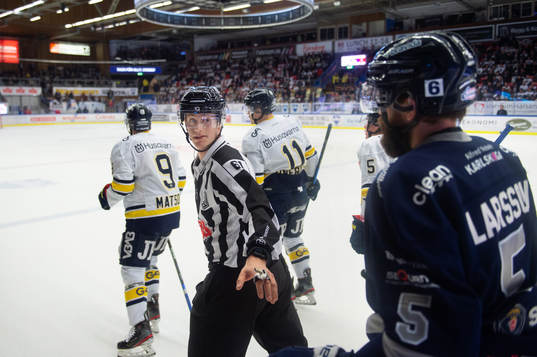 s Victor Sjöholm