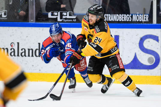 Oskarshamns Lukas Pilö och Luleås Brendan Shinnimin