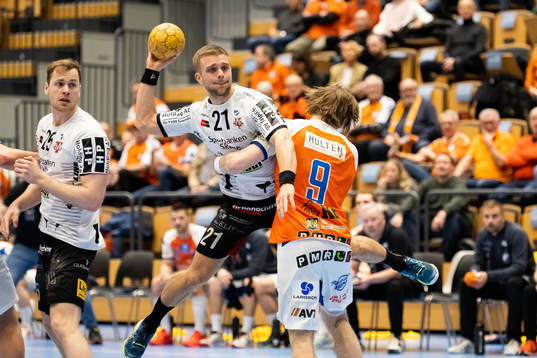 Kristianstads Anton Hallbäck och IFK Ystads Filip Långh