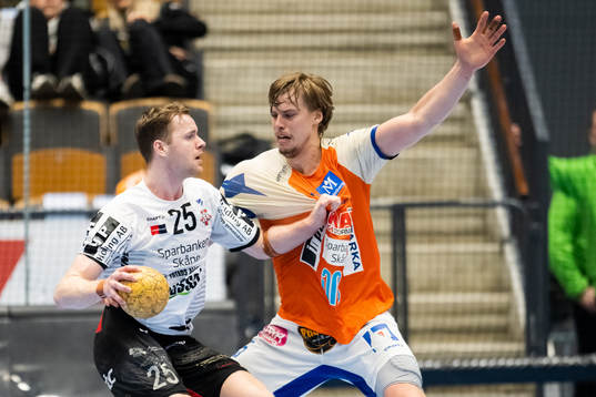 Kristianstads Hampus Henningsson och IFK Ystads Marius
