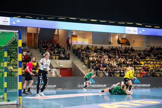 Sävehofs målvakt Sofie Börjesson jublar
