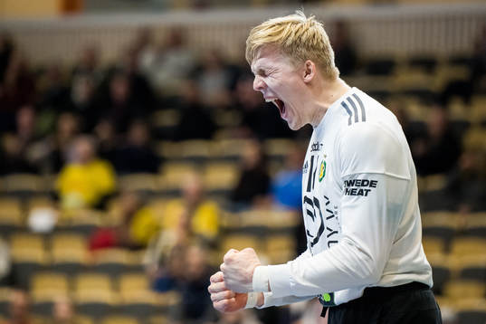 Sävehofs målvakt Bertram Obling jublar